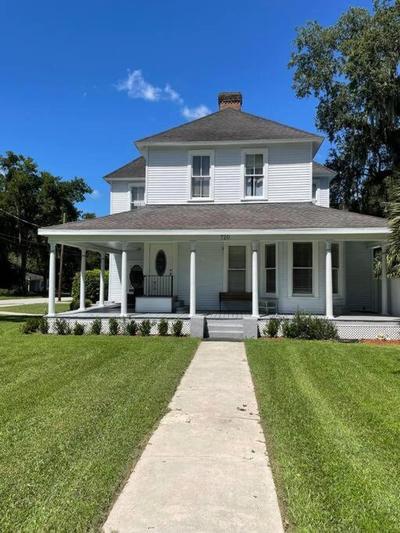 Martin A -Private historic district apt with pool-suite A