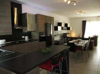 Spotless apartment with views of St Thomas bay