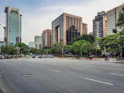 Predio com rooftop e cafe da manha ao lado da Faria Lima - JFL