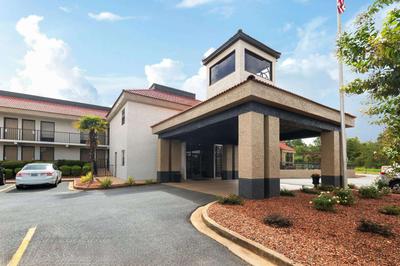 Ramada by Wyndham Bainbridge, Photo 2