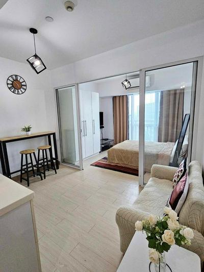 Acqua Residences Staycation Mandaluyong near Makati City