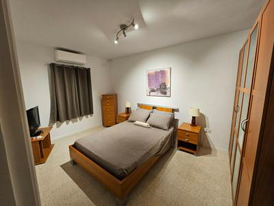 3 bedroom apt in prime location 5m away from beach