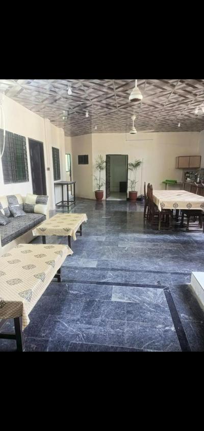 Canal Enclave, Canal Road West