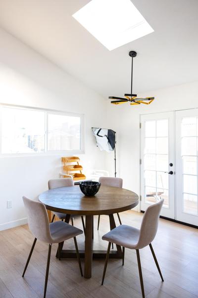 Walk to Beach,Downtown, Modern 2BD Condo! Patio