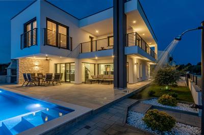 Brand new Villa Olivia 30m from the sea with heated pool and jacuzzi