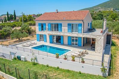 Villa J&J