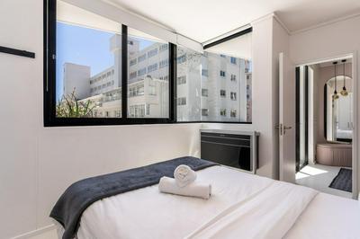 Flamingo 802 - Top Floor Ocean Facing Sea Point Apartment with Daily Housekeeping