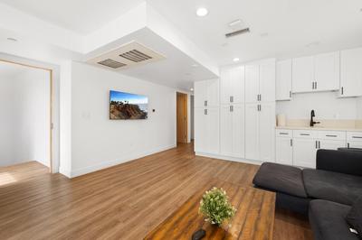 Charming Urban Retreat near USC in LA- Private room with Share Living room with Kitchen