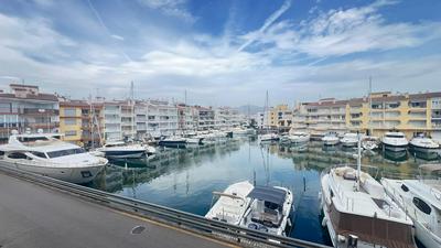 Apartamento A Frente del Canal con Terraza