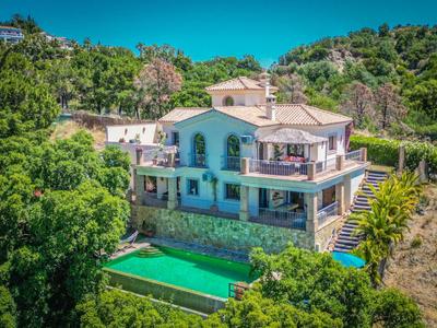 Luxury Villa - Sleeps up to 8 & Infinity Pool
