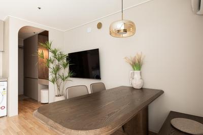 Hongdae St10, wide,bright & stylish house