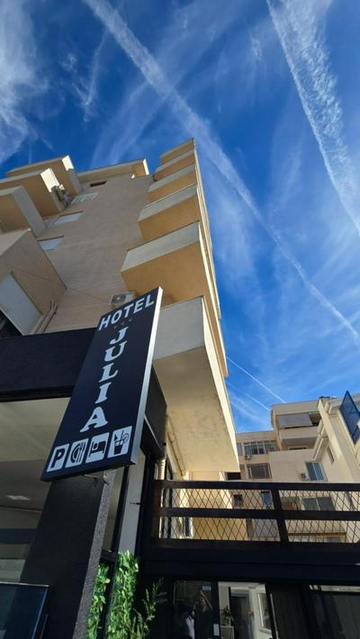Julia Hotel