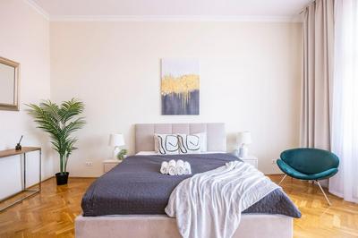 Exclusive & Cozy Central Suite w' Balcony