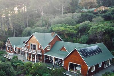Arum farm style house -stunning indigenous garden