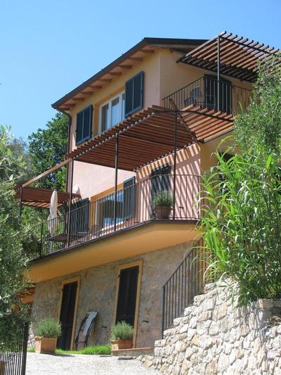 "Ulivi House" inside a Private Park, shared Pool, Tennis, 2 AC BDR, 2BTH, parking next home and private garage in Lerici! Cooking Lesson and Wine Tasting