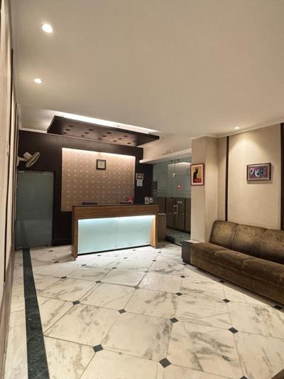 Status Business Hotel - Naveen Market