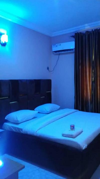 Bowlers Hotel and suites