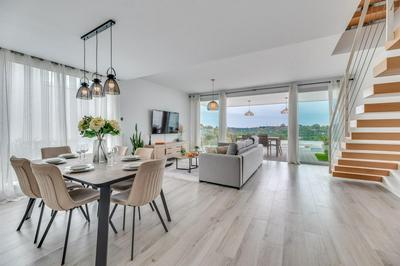 Serene Newly Built 3BED Townhouse, Pool, BBQ, View