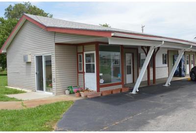 Capri Motel By OYO Elwood, Wathena