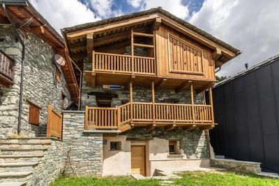 HelloCHALET Valtournenche - Chalet Pessey - Entire Alpine Chalet 400m from Ski Lifts with Garden & Mountain View