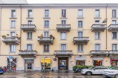 Elegante Pied-à-Terre Stile & Comodità a Milano