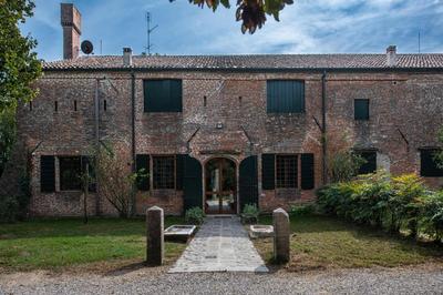 Scuderia Country Mansion 3300SquareFeet
