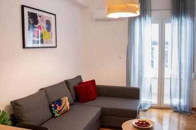 Newly Renovated, New Furnitures, Easy Metro Access