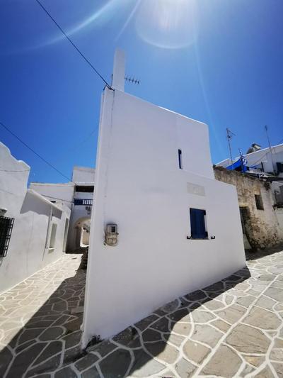 Authentic White House with Balcony in Paros Lefkes