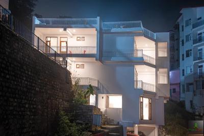 The Dream Inn Kasauli I Family Events I Mountains Balcony View I Superior Rooms With Pvt Balcony