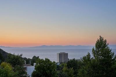 Zephyr Luxe Apartment Sea and Mountain View