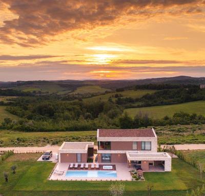 Villa Sanpadeo for kids & families in Central Istria with jacuzzi, sauna & sea view