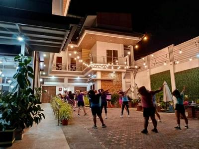 Del's Hotel