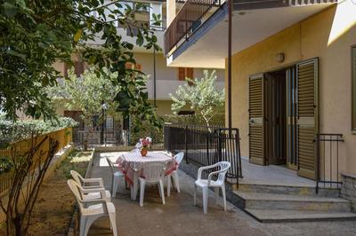 Apt Pinnacchio With Ac Near Sea