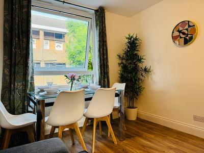 Earlsfield - Two Bedroom Flat
