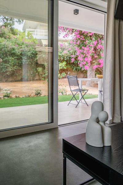 Aspa Luxury Garden Apartment in Vouliagmeni Center