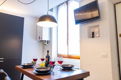 Prada District Elegant Apartment - 20 min to Duomo di Milano