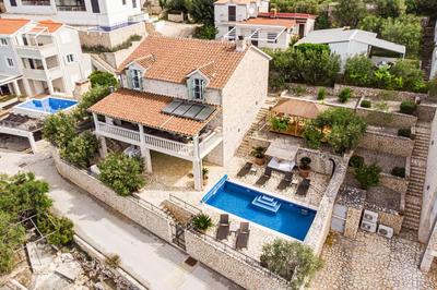 Luxury Lovely Decorated Seaside Villa with Private Pool
