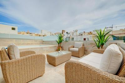 Lux Traditional Townhouse Rooftop Pool in Sliema