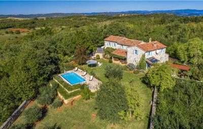 Villa Giselle in Central Istria for 8 people with large garden & private pool - pet friendly