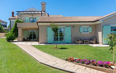 Villa Judita for kids & families near Novigrad with large garden & only 2 km from the beach - for 10 people