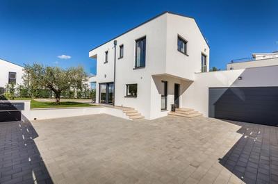 Villa Silvia by Villsy