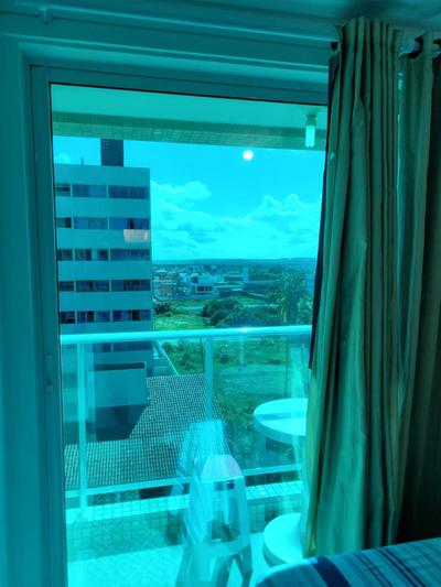 Confortável Flat com piscina de borda infinita na cobertura