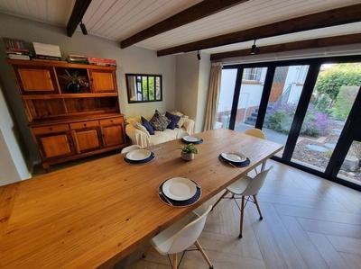 Spacious Lanes Cottage and Garage Parking