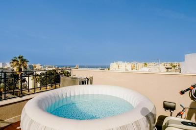 LA88 Bayview Penthouse with Jacuzzi