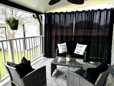 2 bed 2 bath Modern Farmhouse in Old Town Spring