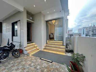 LEO Deluxe & Suite Room