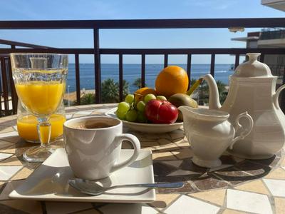 Confortable apartamento con vistas al mar