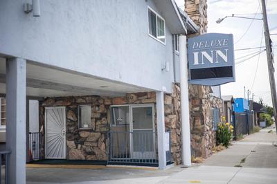 Deluxe Inn, Photo 2
