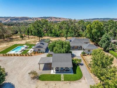Private Farmhouse on 4 acres w Pool Hot Tub