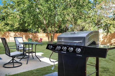 Austin Retreat BBQ Yard Office WiFi Games Pets